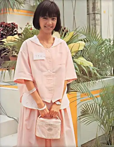 54岁陈慧娴晒近照减肥18斤后她看起来嫩如少女