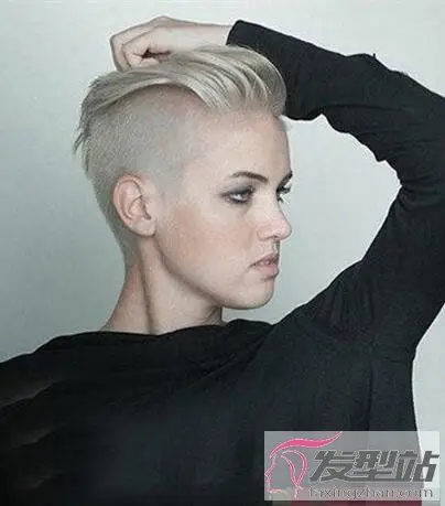 女生剃两边短发发型个性吸睛比男生还帅