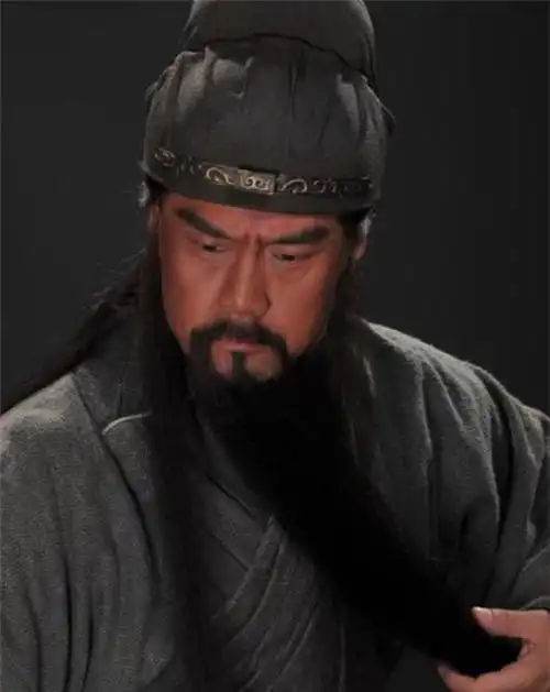 武圣关羽身长九尺放到现代比姚明还高汉朝出土的尺子给出答案