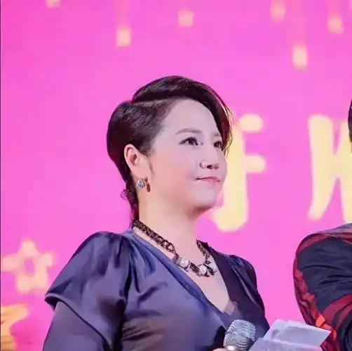 广东电视台节目主持人徐洁,她是珠江台最后一道亮丽的风景_新闻_观众