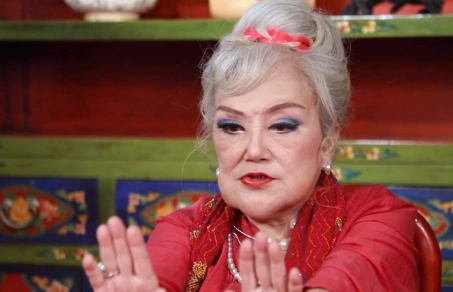 71岁资深演员邵音音近况曝光,坦言不会退休,继续为电影业做贡献__财经