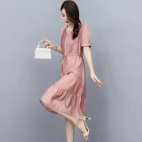 粉色连衣裙夏季女2021年新款系带v领时髦流行小个子夏天穿的裙子