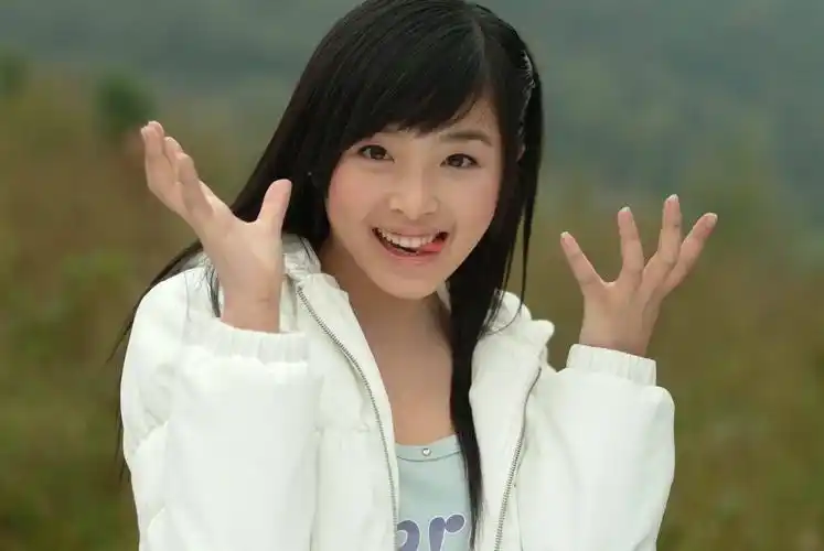 被骂公交车深陷陪睡丑闻20岁闹解约张含韵人生比你想象坎坷