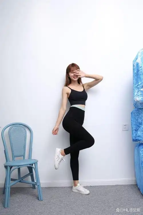 一体裤演绎不同时尚