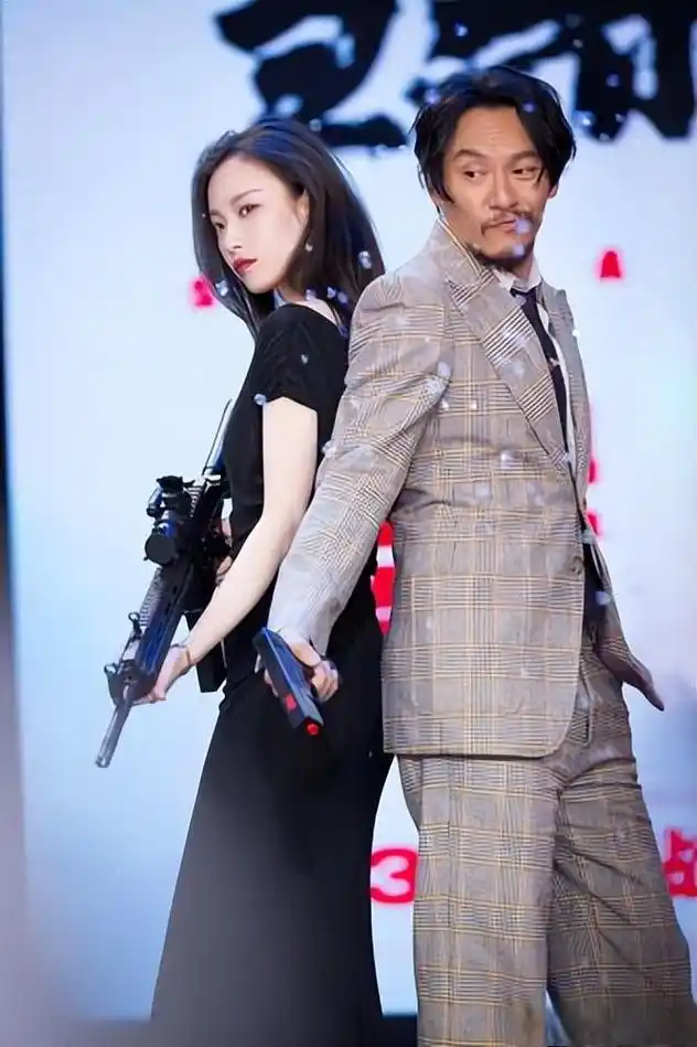 珍妮cp上线,张震倪妮同框自拍 gucci代言人倪妮和张震的同框自拍,两人