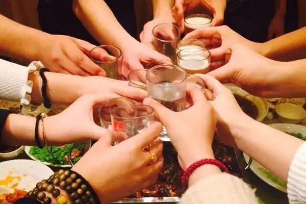 提醒酒精被列入一级致癌物喝酒做好这三点减少对身体的伤害