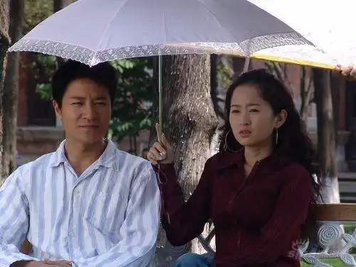 杨蕊与李宗翰新浪娱乐讯 24集电视连续剧《爱就爱了》正在北京热播.