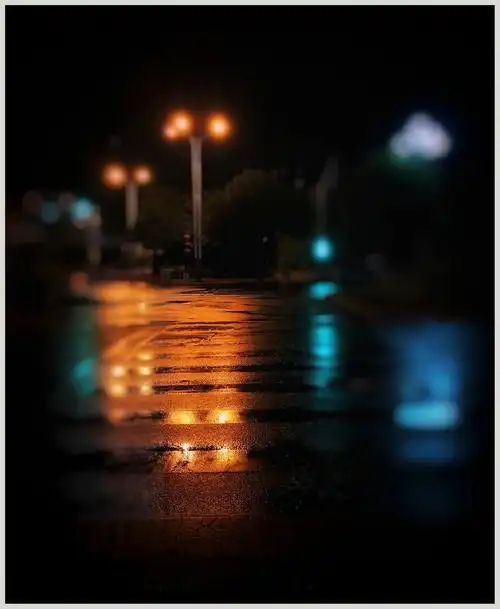 雨夜路灯