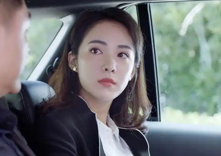 此前,杜莎莎开车剐蹭到了邓耀北的座驾,性情耿直不喜