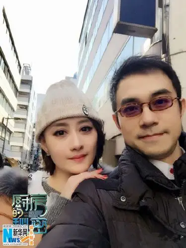 陈德容公开与老公亲密照 自曝是煮妇爱煲汤