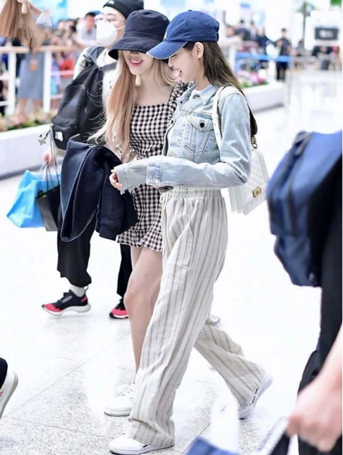 女式c字卫裤图片(jennie果然是团中c位!