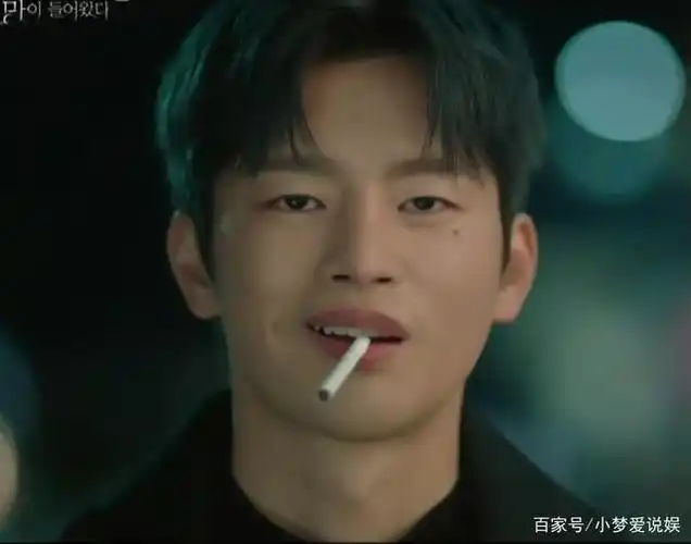 徐仁国叼烟#《某天灭亡走进我家门》徐仁国叼烟性感氛围感拉满,这是