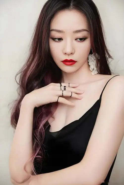 张靓颖:逐光前行的音乐精灵