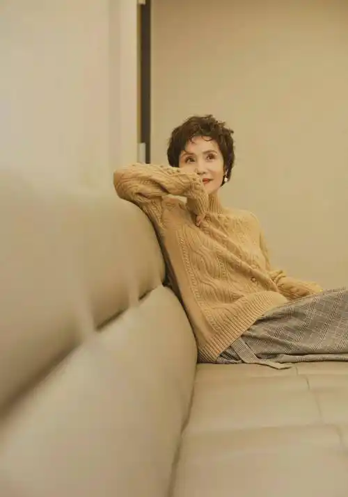 徐俐:携子二婚被宠成公主,退休后主播谈话节目,后悔没有生二胎