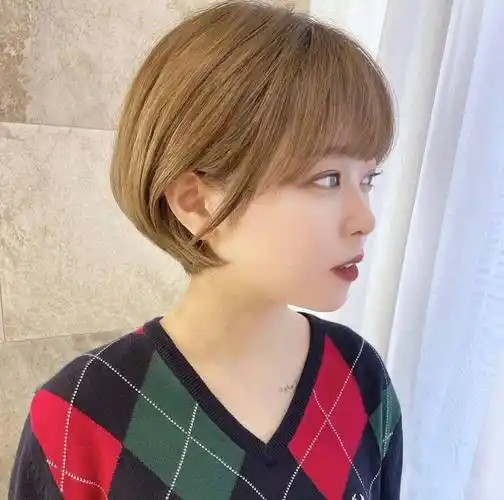 今年流行"四好"层次短发,立体蓬松很精致,适合大多数女性