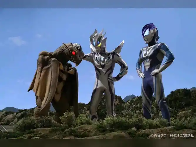 教育怪兽的赛罗和牛逼哄哄叉腰的捷德小伙