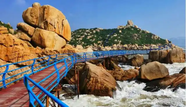 那琴半岛,位于广东省江门市台山市北陡镇南部海湾的海豚保护区上,是