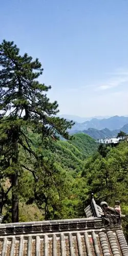 山上十余处古朴奇巧的殿堂楼阁始建于明万历二十五年.