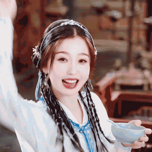 杨紫虞书欣看刘亦菲的眼神#  我鱼一双含情眼,特别漂亮水灵的眼睛