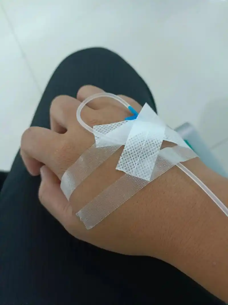 今天去医院检查一下,医生说打两天吊瓶就没有事,只有自己生病了 - 抖