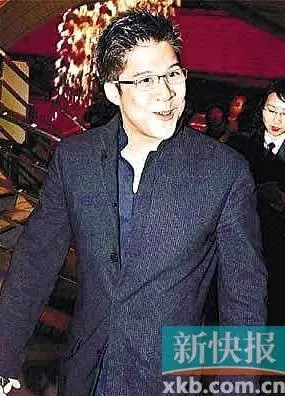 曝霍启刚与"新欢"酒吧相识"海战门"女主角90后嫩模吴婷.