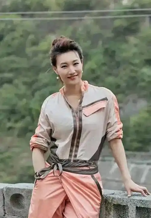 李梓萌与刘芳菲:两位央视顶流主持人的相似之处与独特魅力_风格_观众