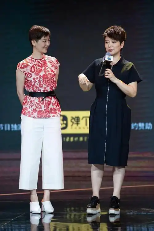 徐帆老了也有气质窗花上衣穿得好显白陈赫绅士手爱了