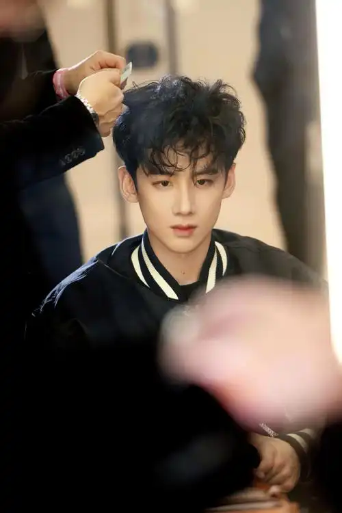 #白敬亭汪新陪你过大年##你好星期六全员晒最后一天假期计划##你好星