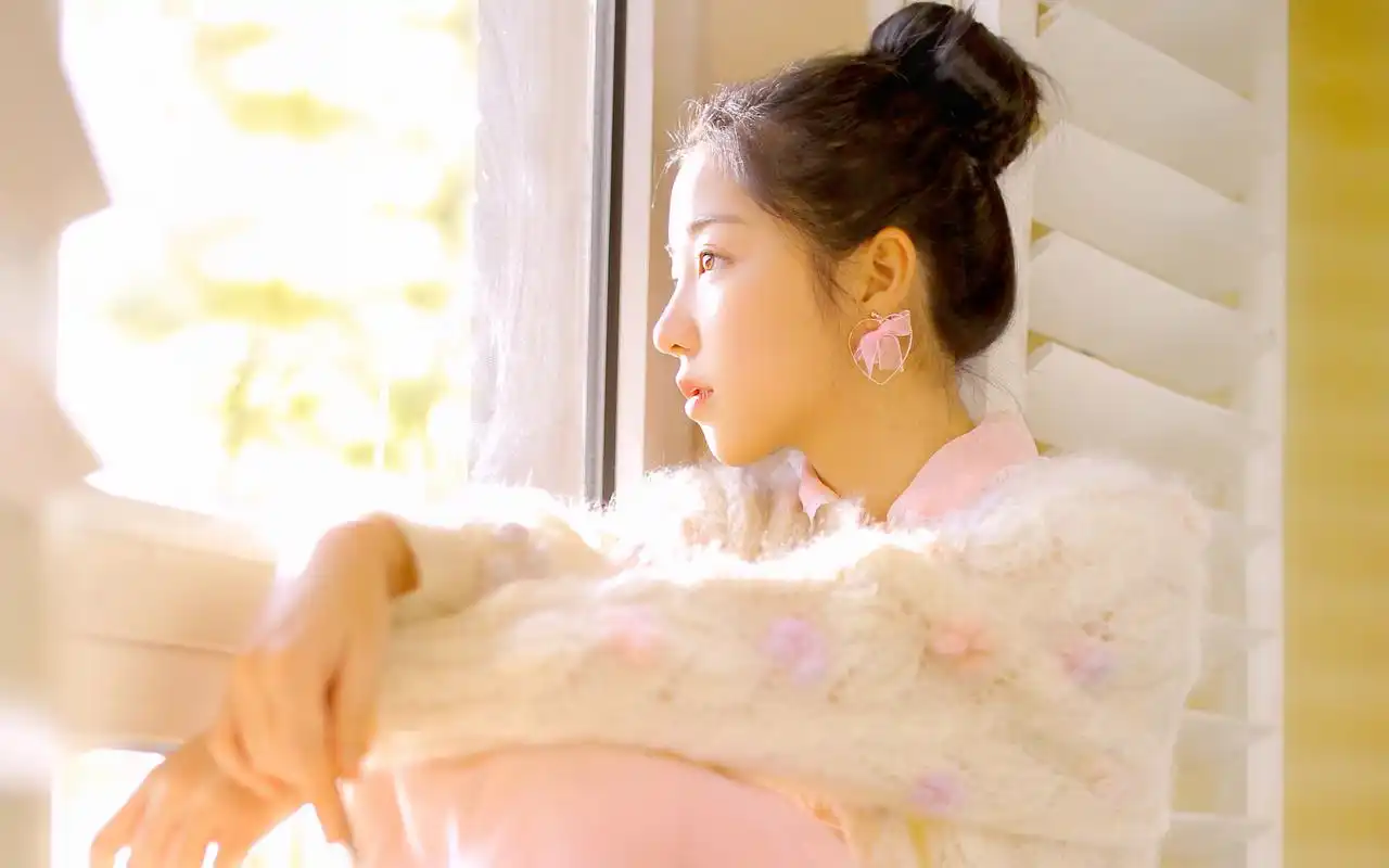 丸子头少女可爱甜美写真高清图片壁纸