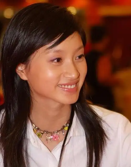 "最干净"女演员沈佳妮:出道15年一直不红,丈夫却大红大紫