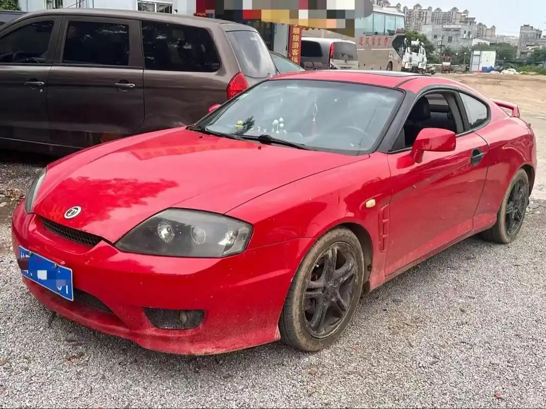 准06年平民跑车现代酷派,自动2.7l后驱,两门四座无边框车门,精品车况