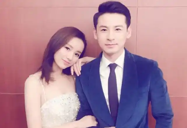 演员钱泳辰被曝骗学费,联手富婆何艾让学员去"喝酒",工商局曾介入