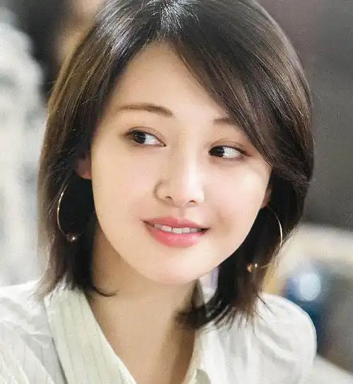 许久不见的郑爽2018年强势美貌回归