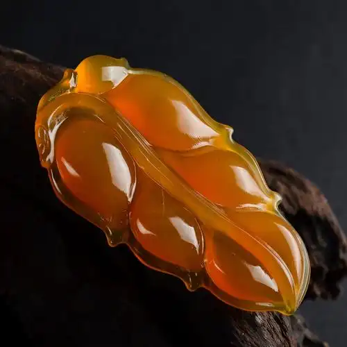 省级工艺美术大师院小果作品 黄龙玉 金枝玉叶 10.69g