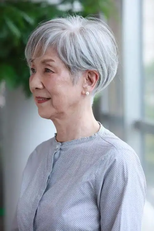 60到80岁女性发型可以试试这三种利落时尚很精致