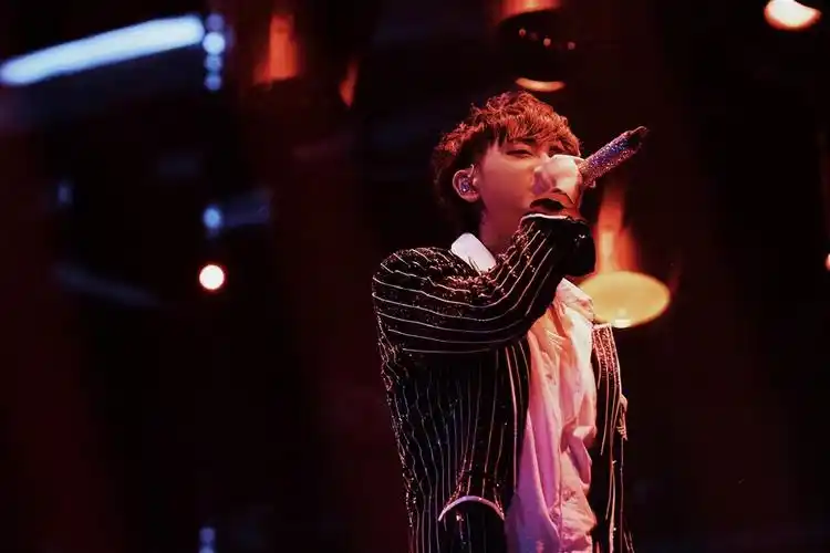 回顾善良的黄子韬成名后不忘聋哑的发小高薪聘请他当助理