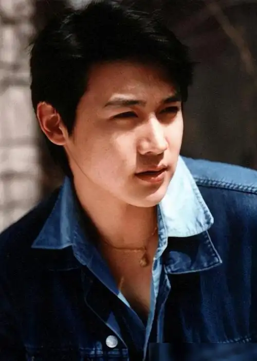 陆毅学生时期旧照曝光惊艳得都上了热搜网友却在呼唤沈腾黄磊