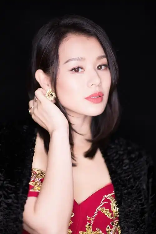 胡杏儿个人资料简介:嫁大3岁富豪李乘德,婚后连生三胎,如今很幸福-天