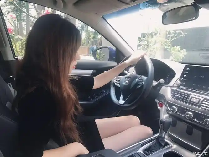 【图】《媳妇当车模》美丽媳妇搭配优雅至选!完美!_雅阁论坛_汽车之家