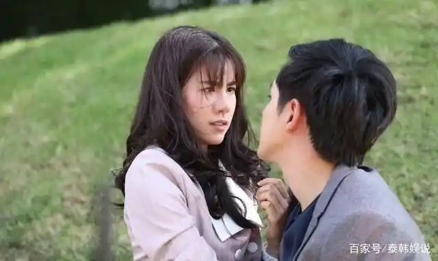 泰剧《沙尘暴》首播受好评,esther和film上演虐心初恋大戏,好看