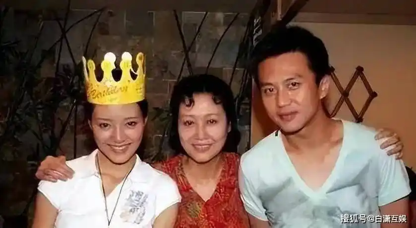 邓超察觉到王丽云非常喜欢他,也明白了王丽云的意思.