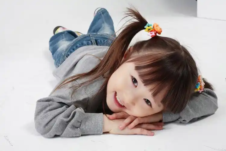 孩子儿 i> i>童 /i> /i>女孩可爱的背景美 i> i>童 /i> /i> i> i>年