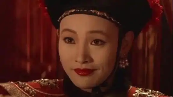 1985年,导演让陈冲上台救场,她即兴发挥5个字却毁掉整场春晚