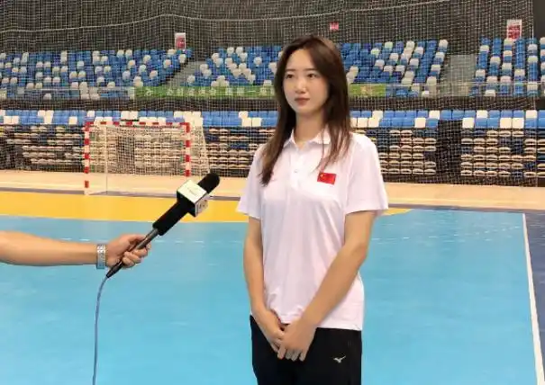 江苏女排前主力,素有美女副攻之称的王辰玥更新动态,晒出了她在南京