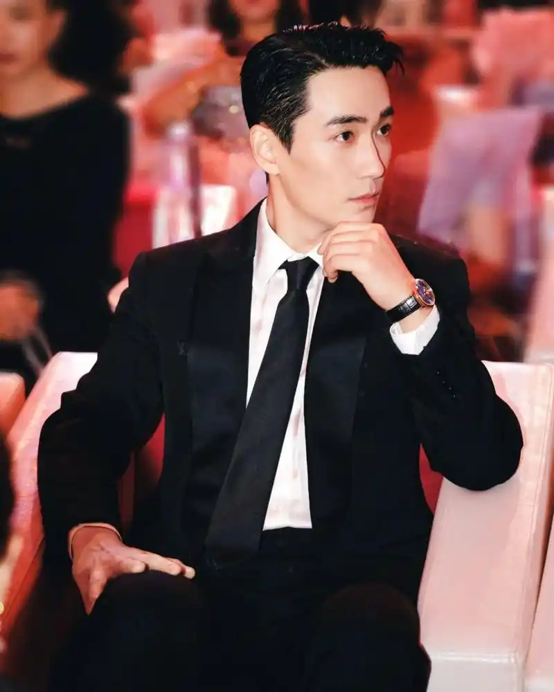 朱一龙惊艳北京国际电影节 亲们,我刚刚见证了一个神话般的时刻!