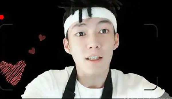 红花会贝贝多大了 与前女友疑似已分手