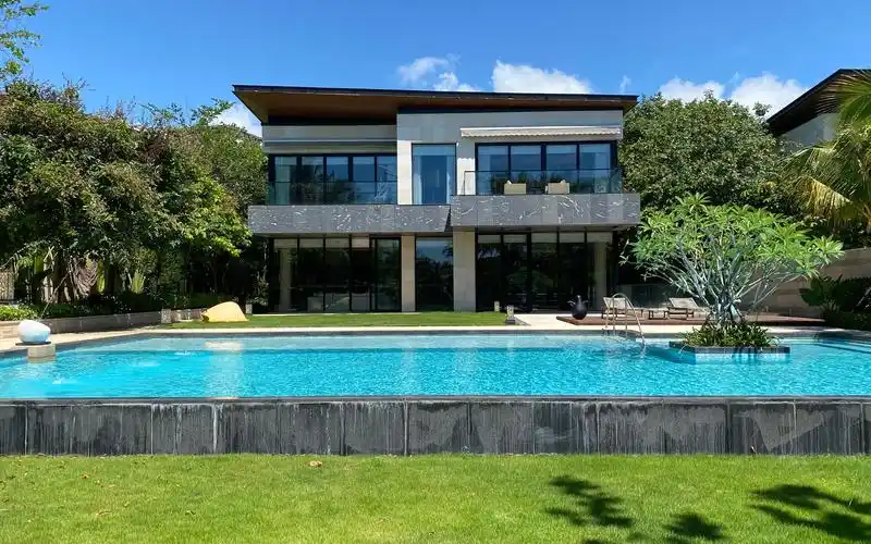 三亚海棠湾2000平顶级豪宅别墅,家门口就是海边,花园达到600平