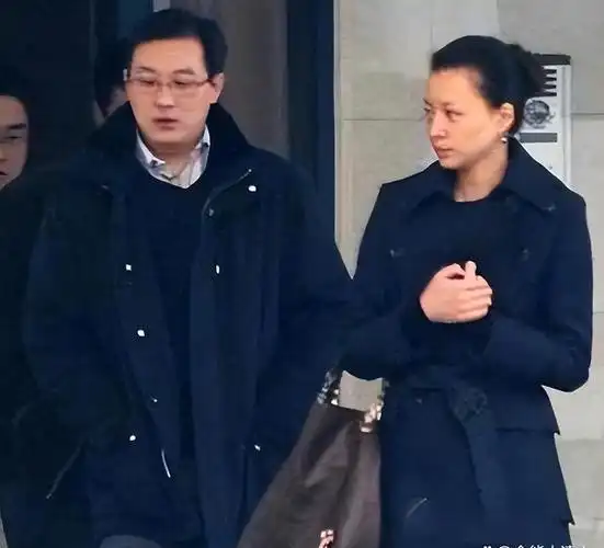 这一次,56岁的周涛,走上了和董卿"大不一样"的道路