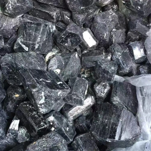 近来的研究证实,电气石还具有以下三方面的特性