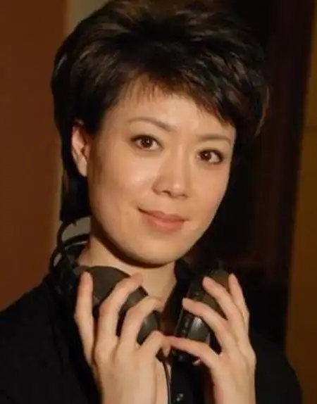 央视最接地气女主播获主持界最高奖金话筒奖婚姻成谜